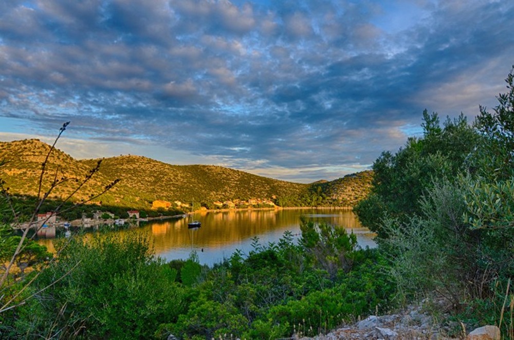 Skrivena Luka, Lastovo