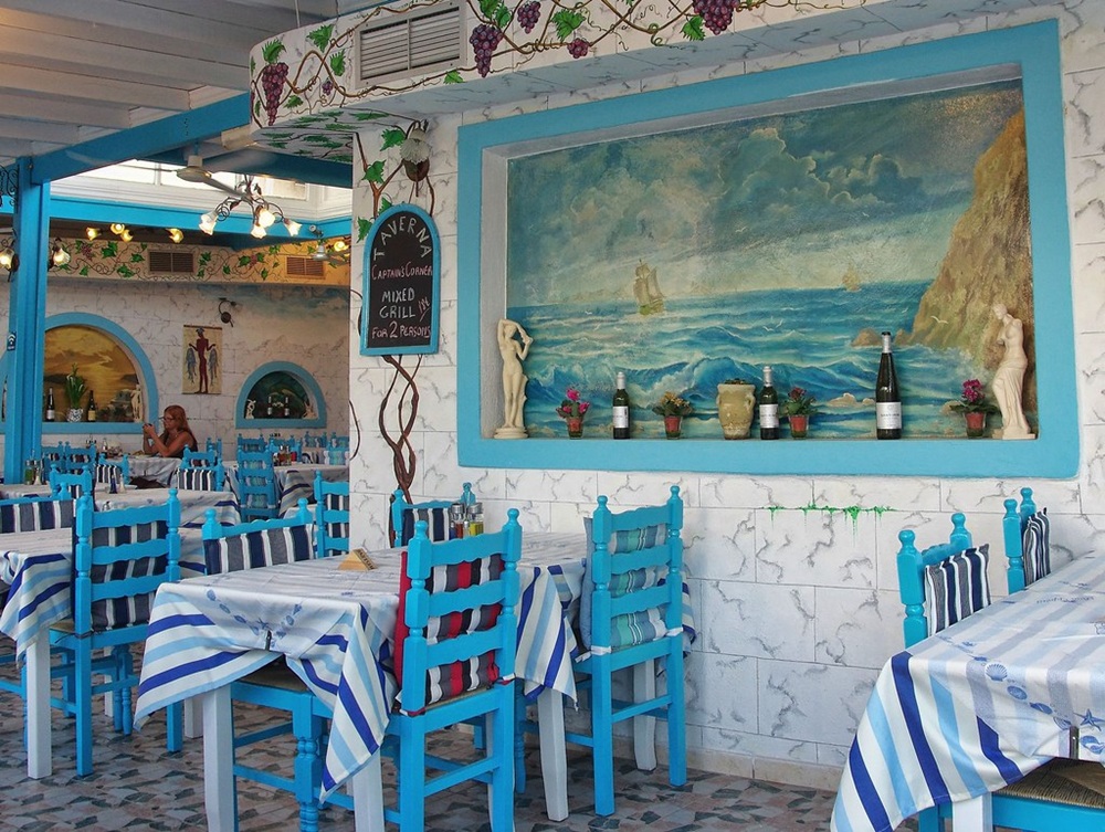 Taverne à Santorin