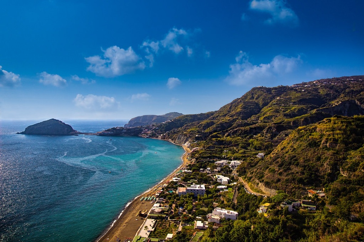 Ischia : le guide ultime pour les femmes voyageant seules en quête d’aventure et de découvertes Ischia : le guide ultime pour les femmes voyageant seules en quête d’aventure et de découvertes