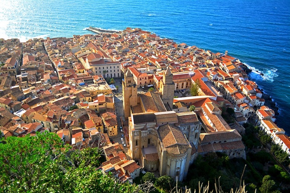 Vue aérienne de Cefalù